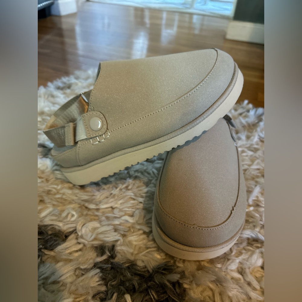 Look alike Uggs Clogs. Amazon Women's Cream Slip-On Shoes.